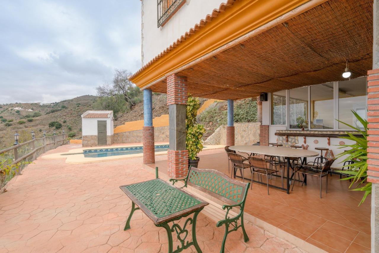 Cortijo La Encina Villa Sayalonga Bagian luar foto