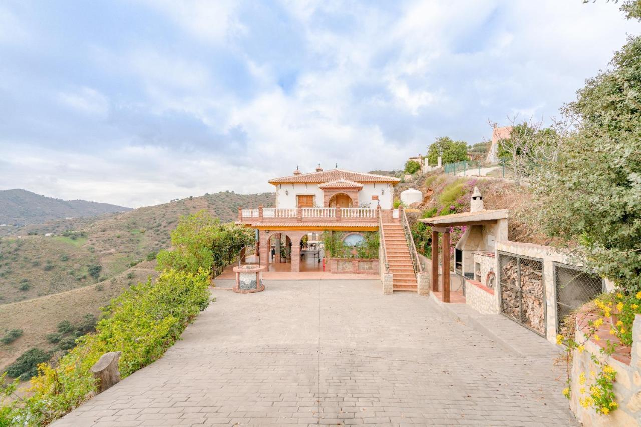 Cortijo La Encina Villa Sayalonga Bagian luar foto