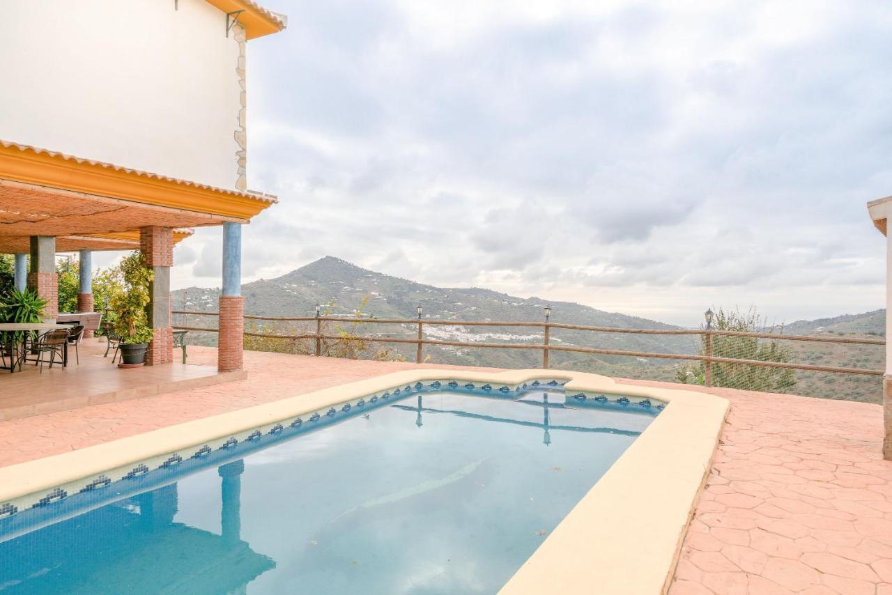 Cortijo La Encina Villa Sayalonga Bagian luar foto