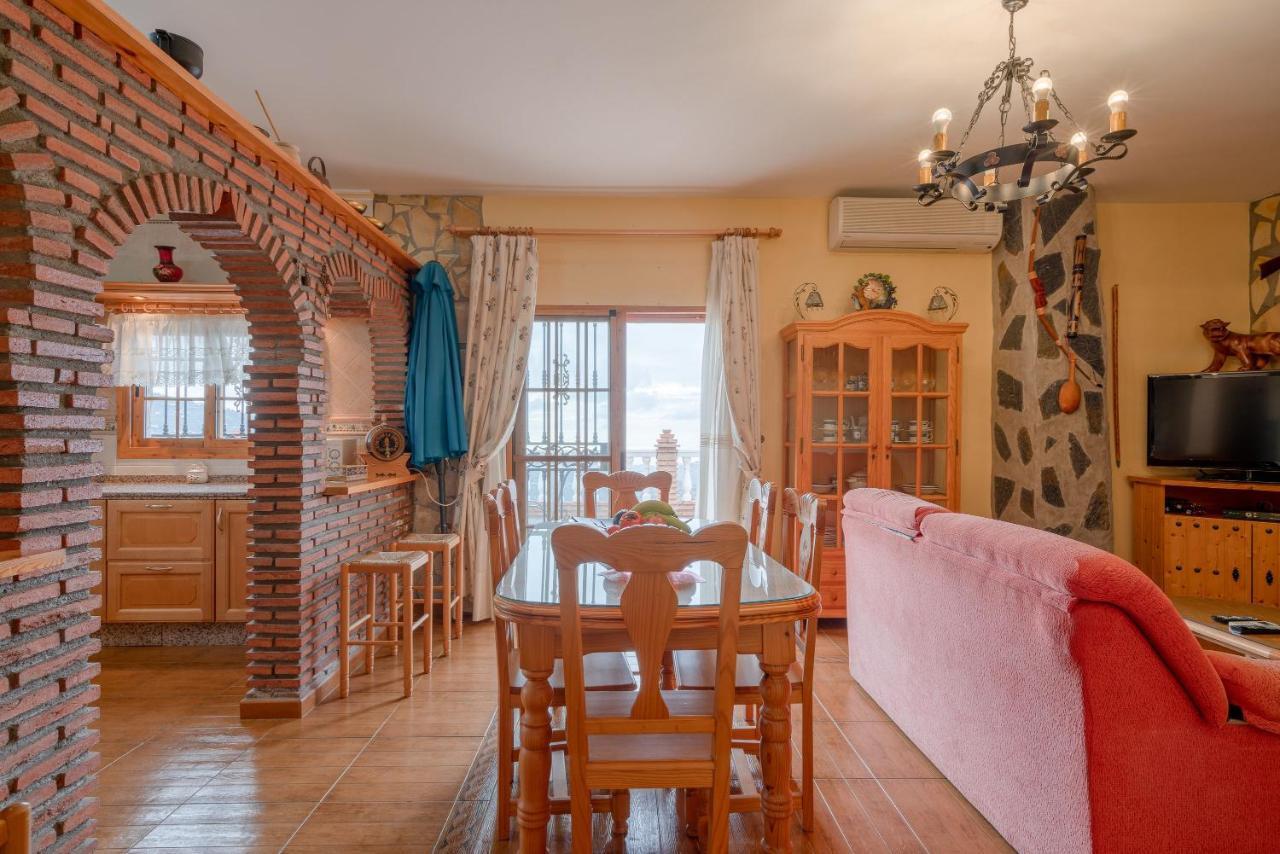 Cortijo La Encina Villa Sayalonga Bagian luar foto
